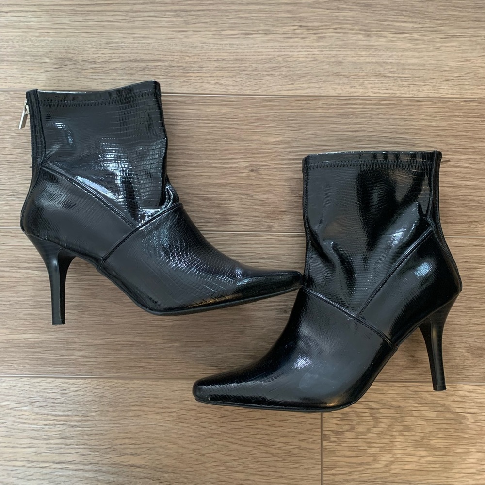 Black heeled boots